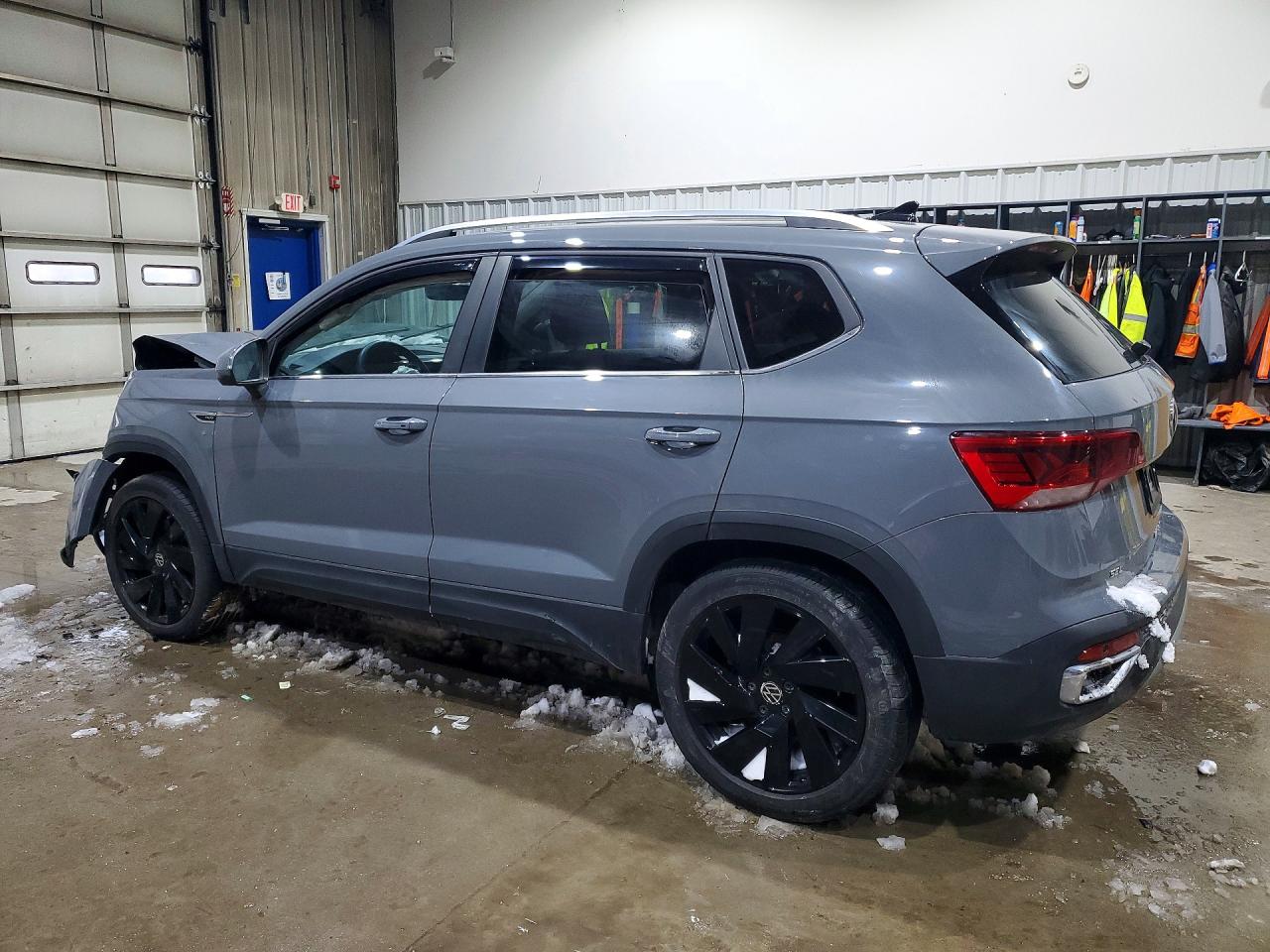 2024 VOLKSWAGEN TAOS SEL photo 3