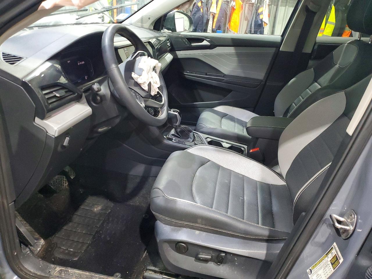 2024 VOLKSWAGEN TAOS SEL photo 13