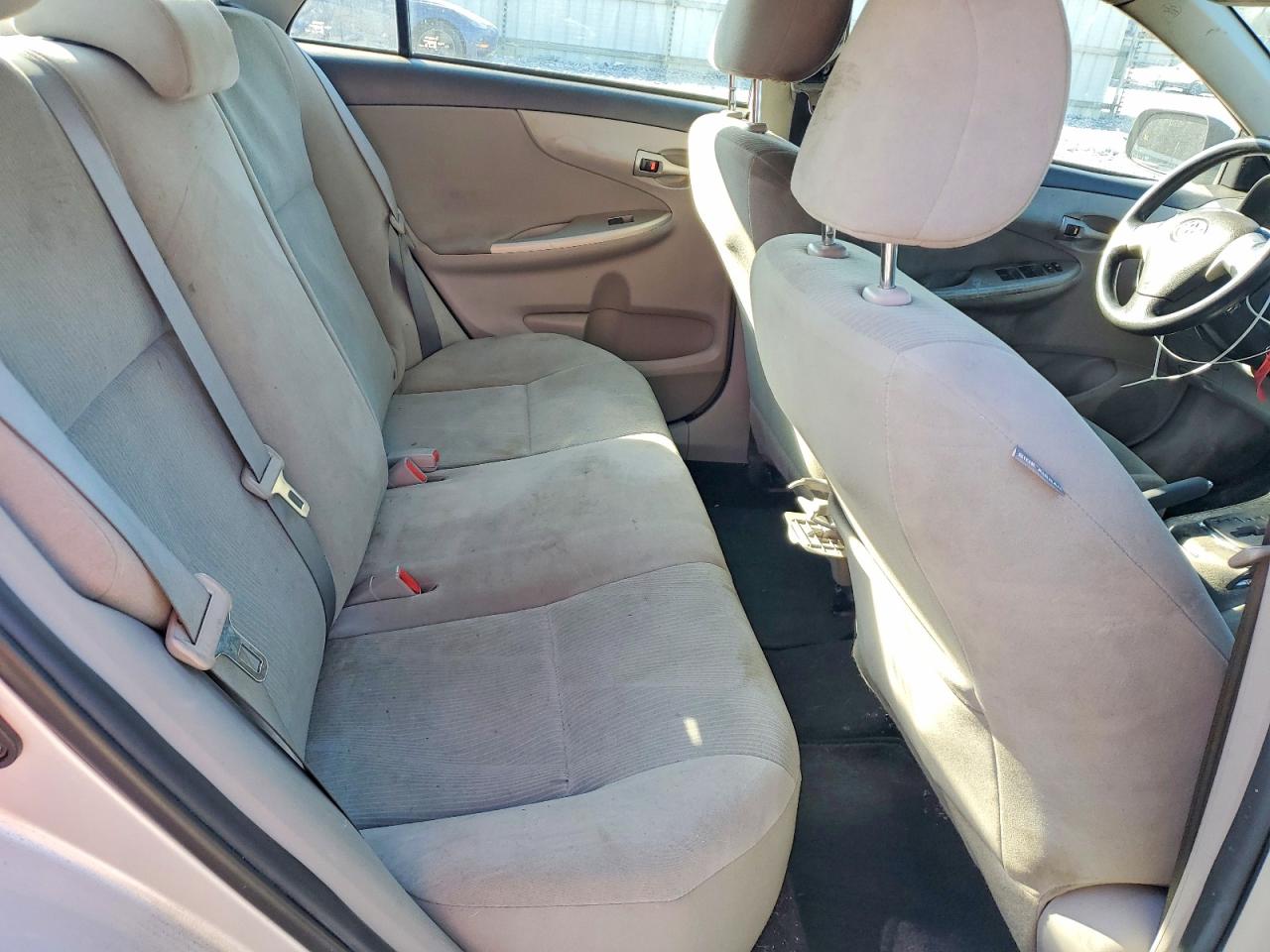 2012 TOYOTA COROLLA LE photo 10