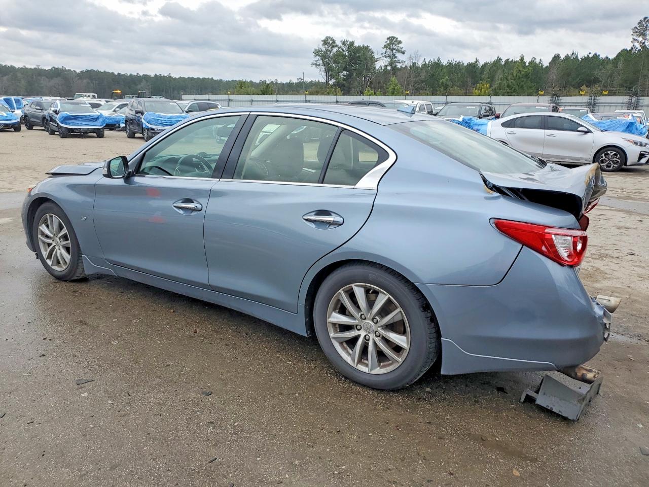 2015 INFINITI Q50 photo 3