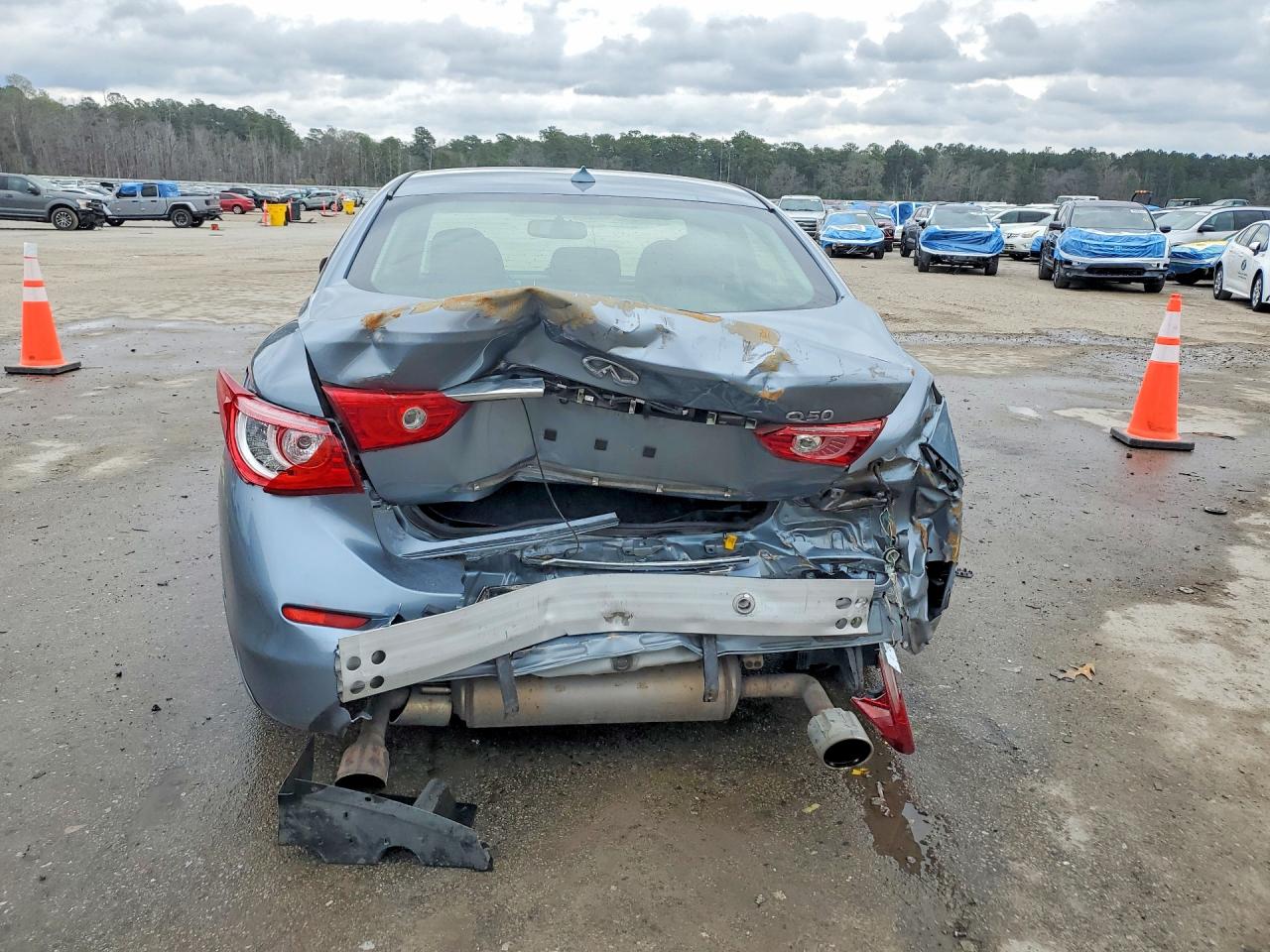 2015 INFINITI Q50 photo 11