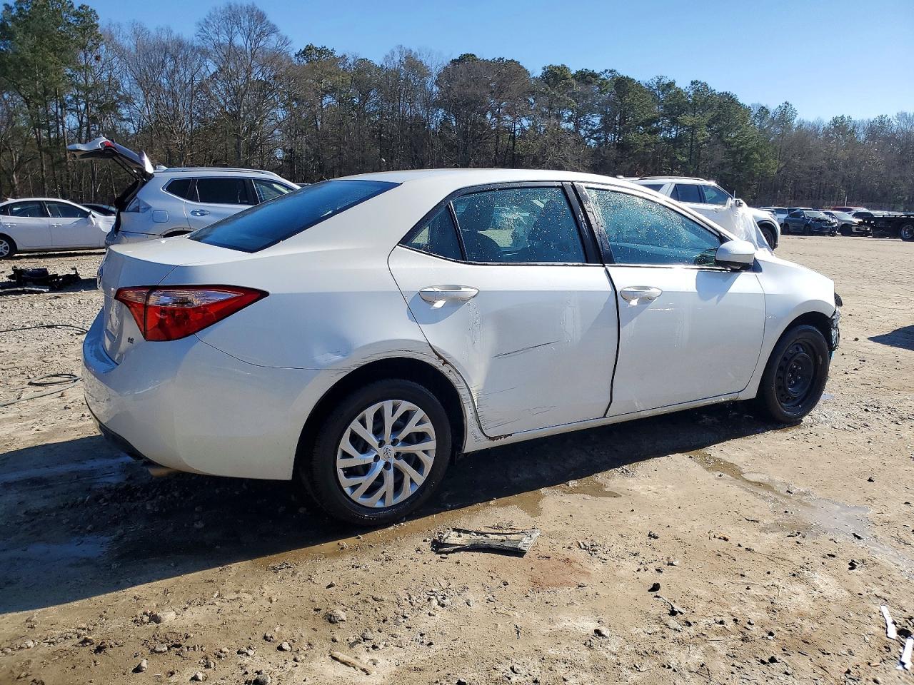 2018 TOYOTA COROLLA LE photo 5