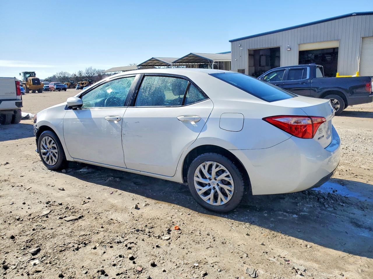 2018 TOYOTA COROLLA LE photo 3