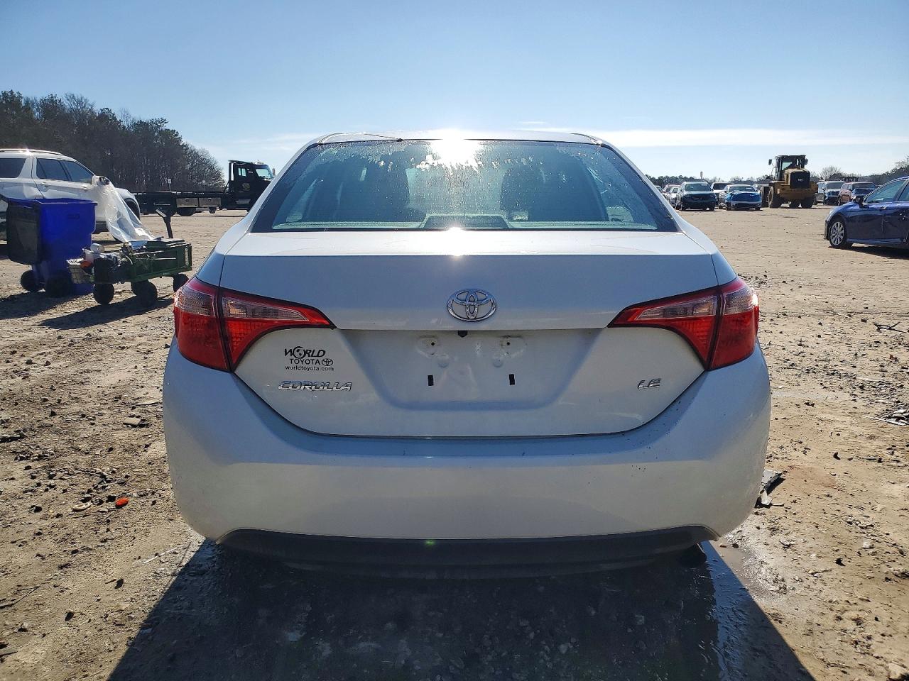 2018 TOYOTA COROLLA LE photo 11