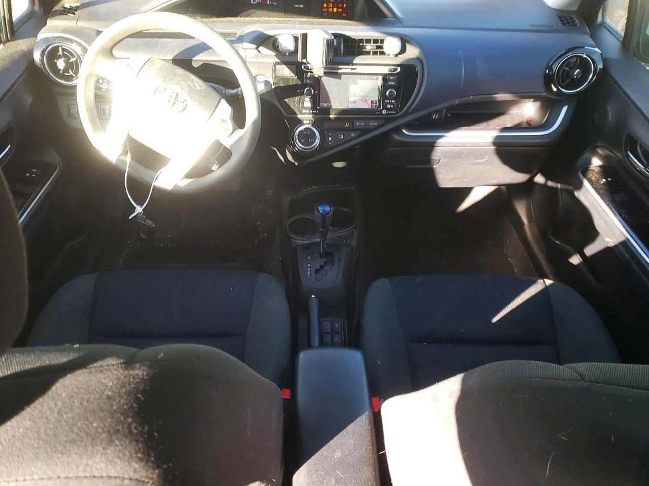 2016 TOYOTA PRIUS C photo 8