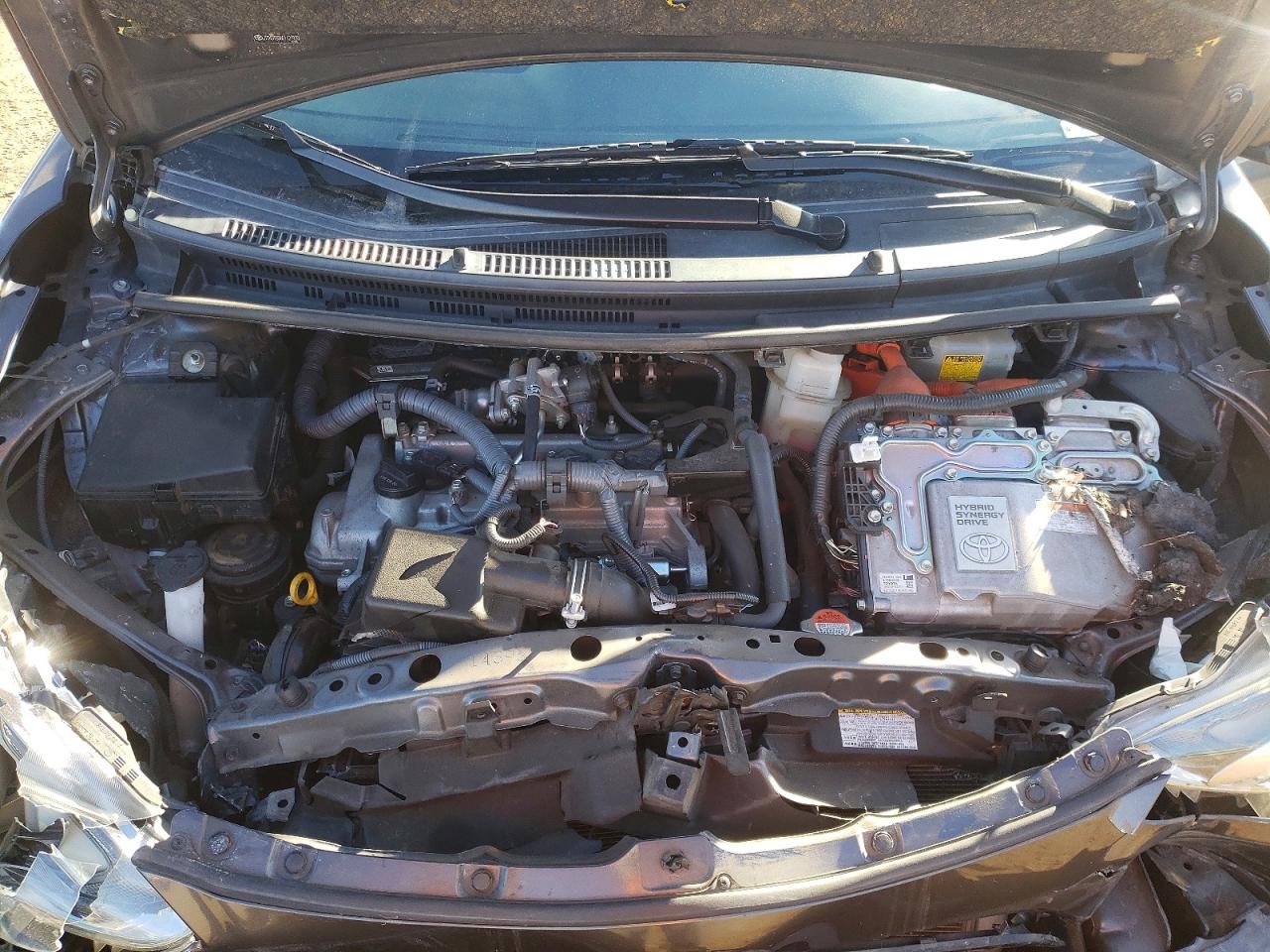 2016 TOYOTA PRIUS C photo 11