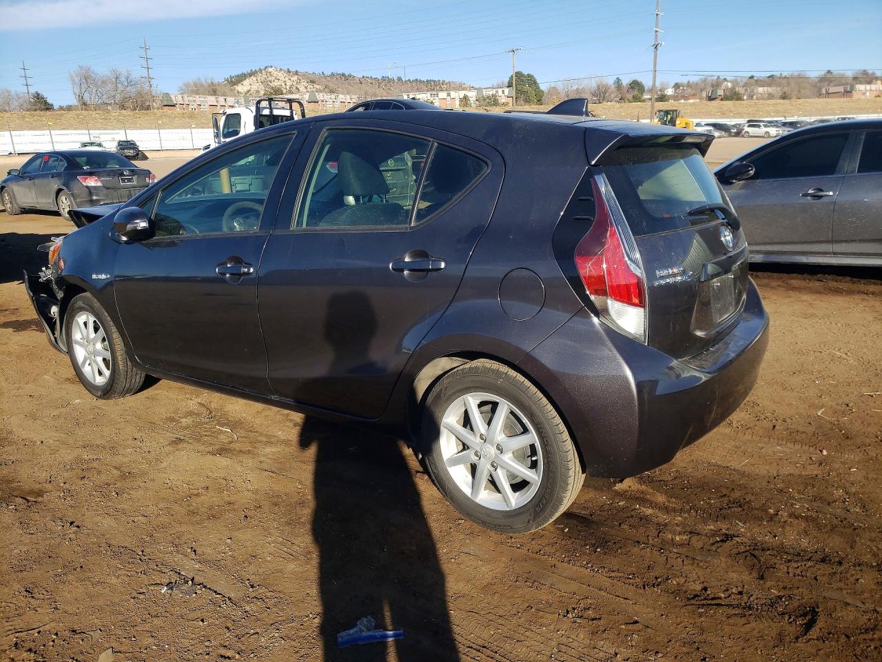 2016 TOYOTA PRIUS C photo 2