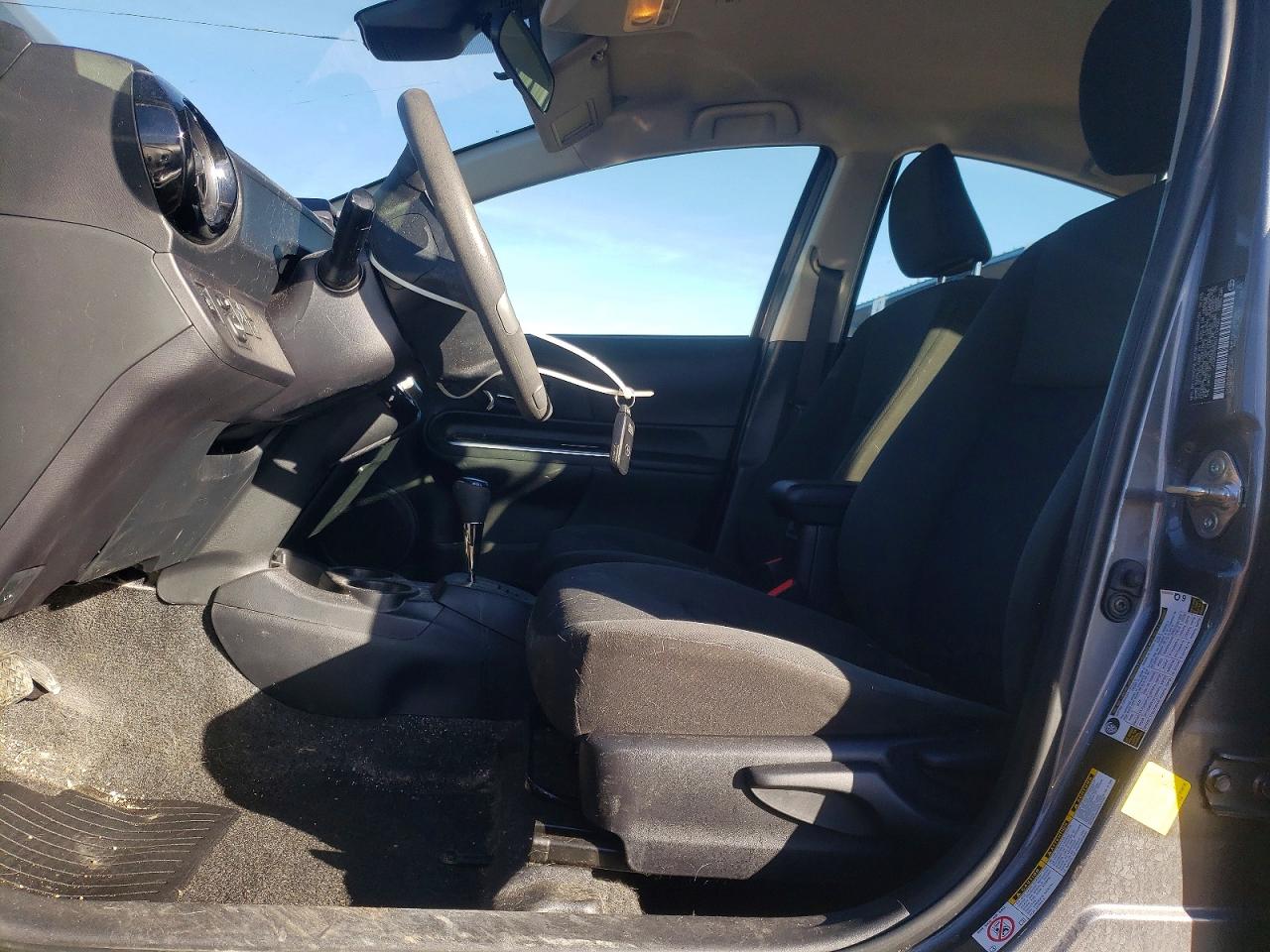 2016 TOYOTA PRIUS C photo 7