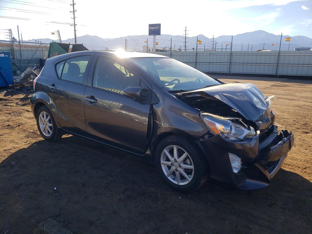 2016 TOYOTA PRIUS C photo 4