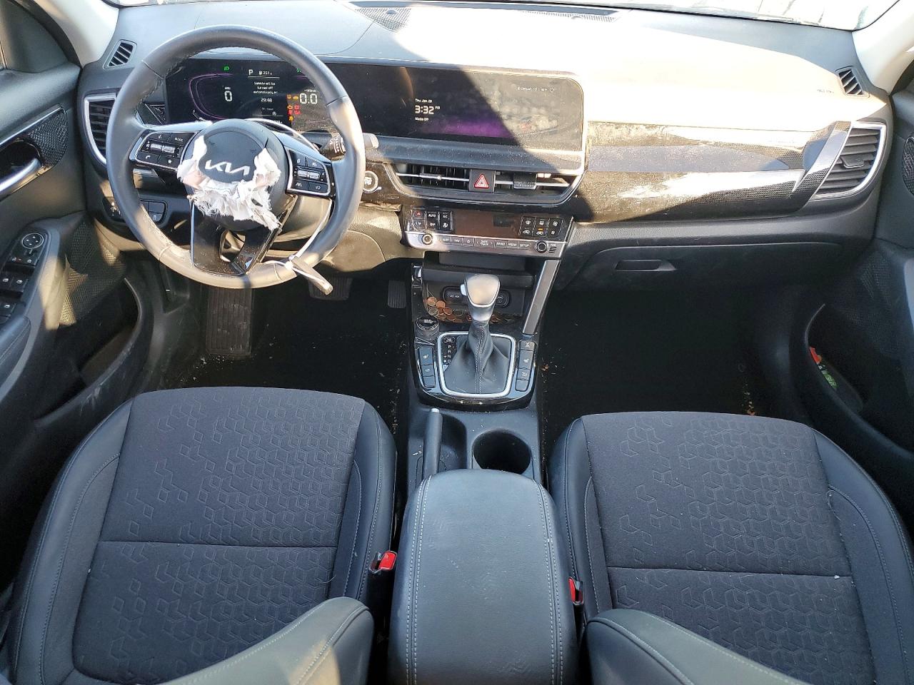 2025 KIA SELTOS S photo 8