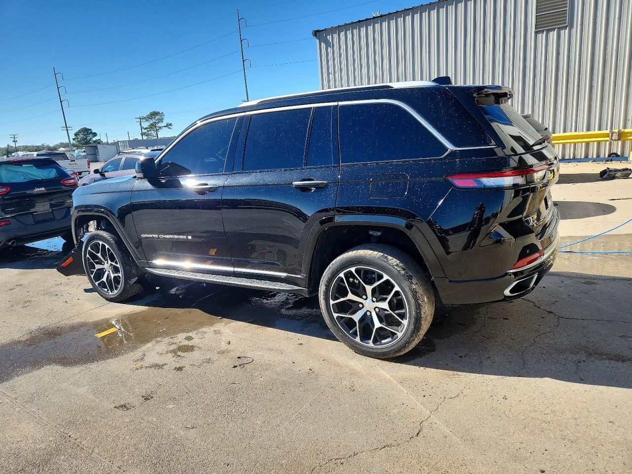 2023 JEEP GRAND CHEROKEE SUMMIT photo 3