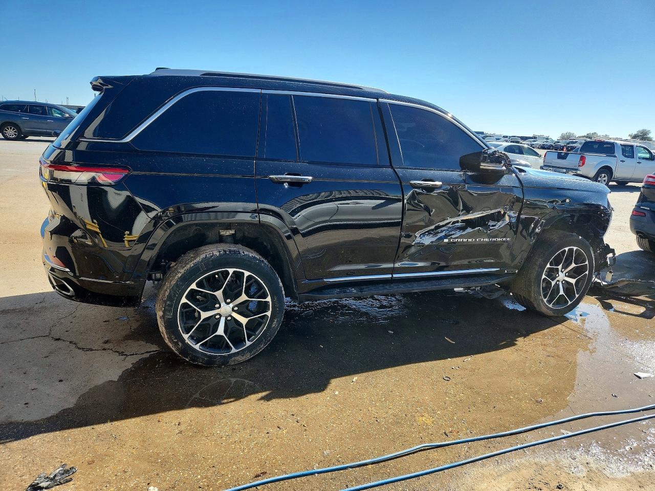 2023 JEEP GRAND CHEROKEE SUMMIT photo 5