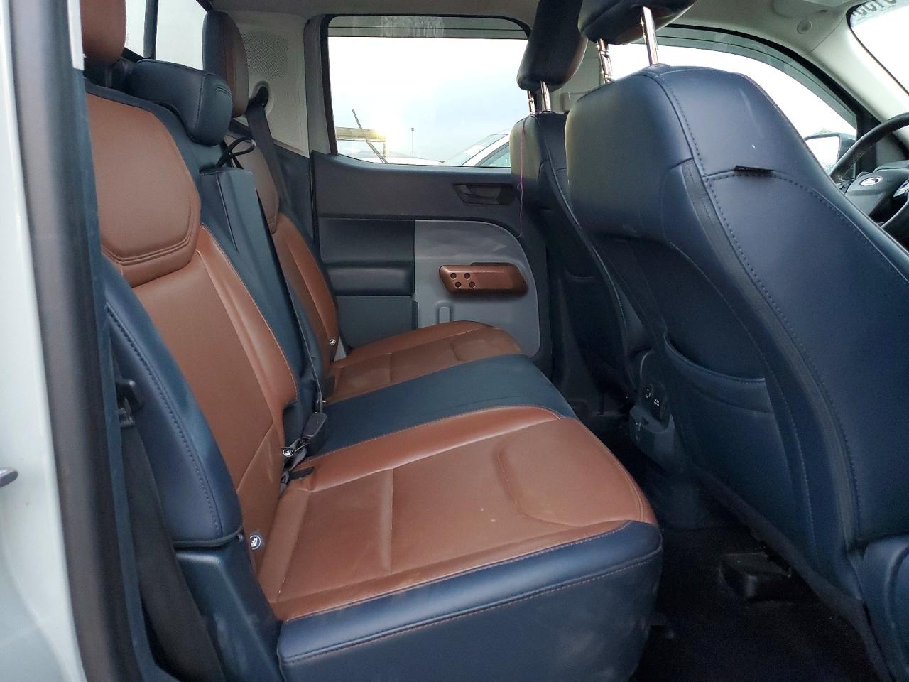 2024 FORD MAVERICK LARIAT photo 28