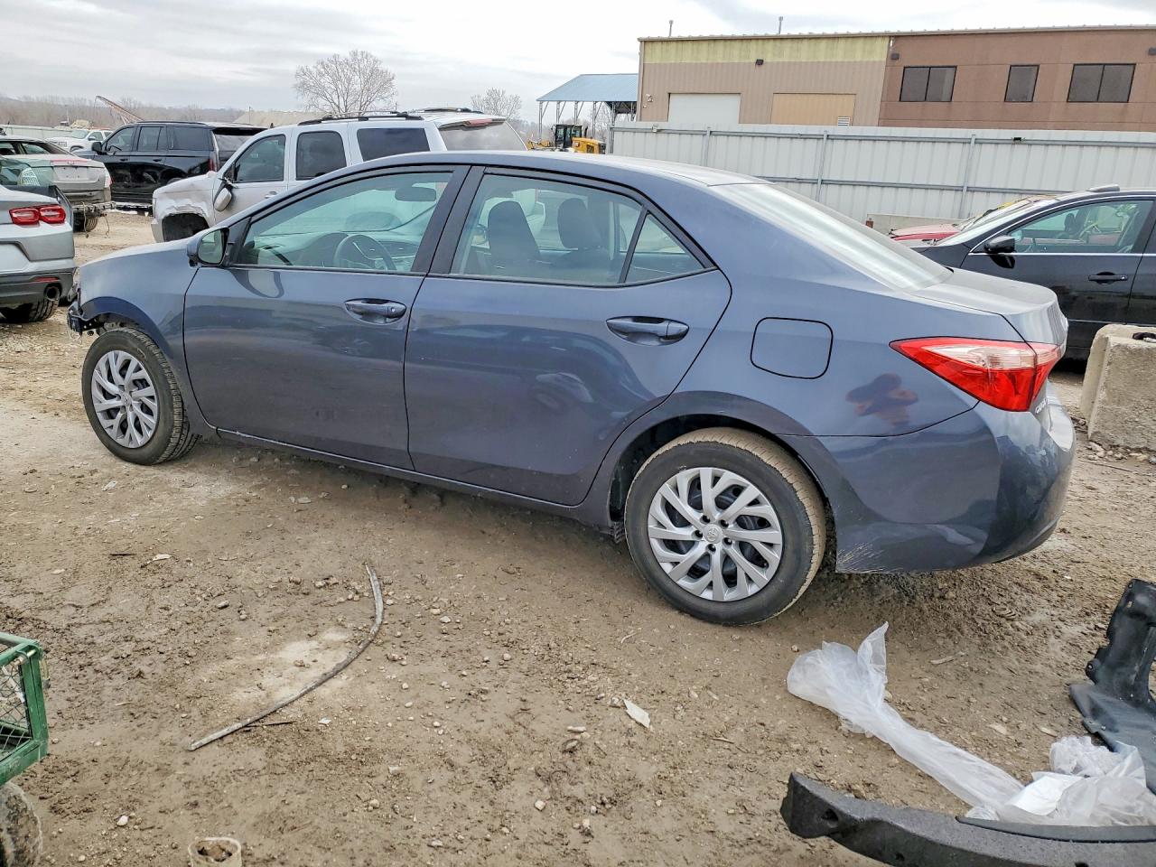 2018 TOYOTA COROLLA L photo 2
