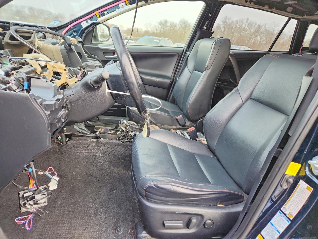 2017 TOYOTA RAV4 HV SE photo 7