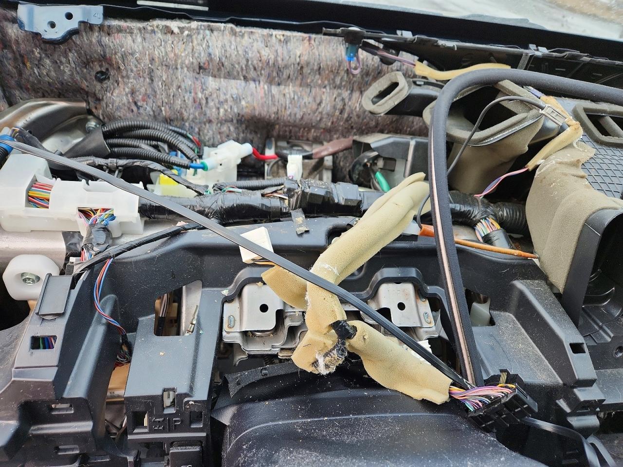 2017 TOYOTA RAV4 HV SE photo 9