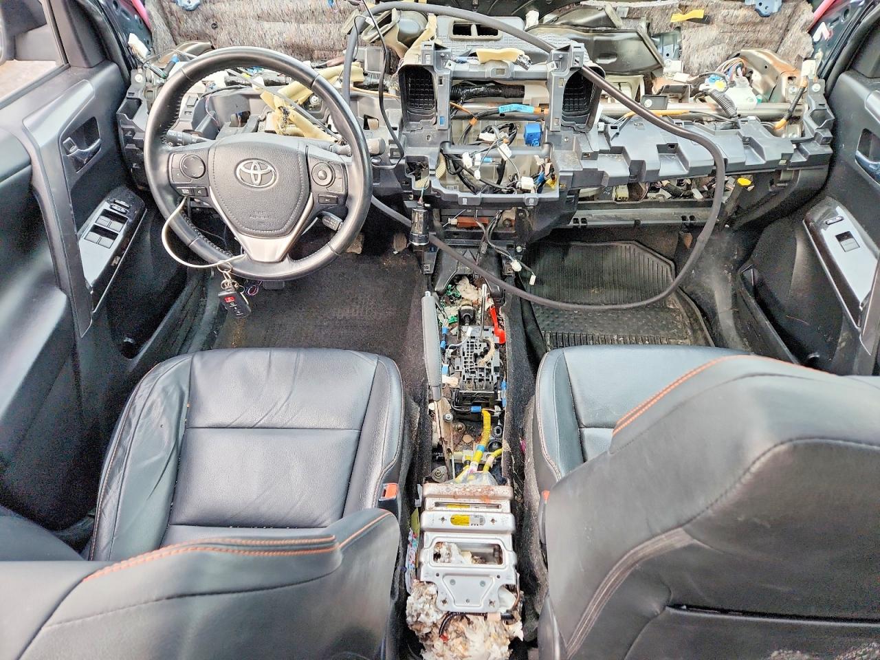 2017 TOYOTA RAV4 HV SE photo 8
