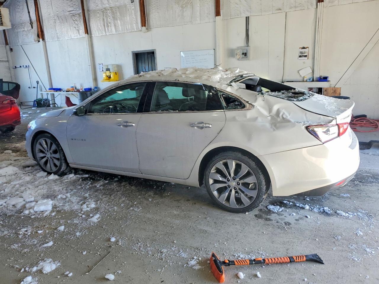 2017 CHEVROLET MALIBU PREMIER photo 2