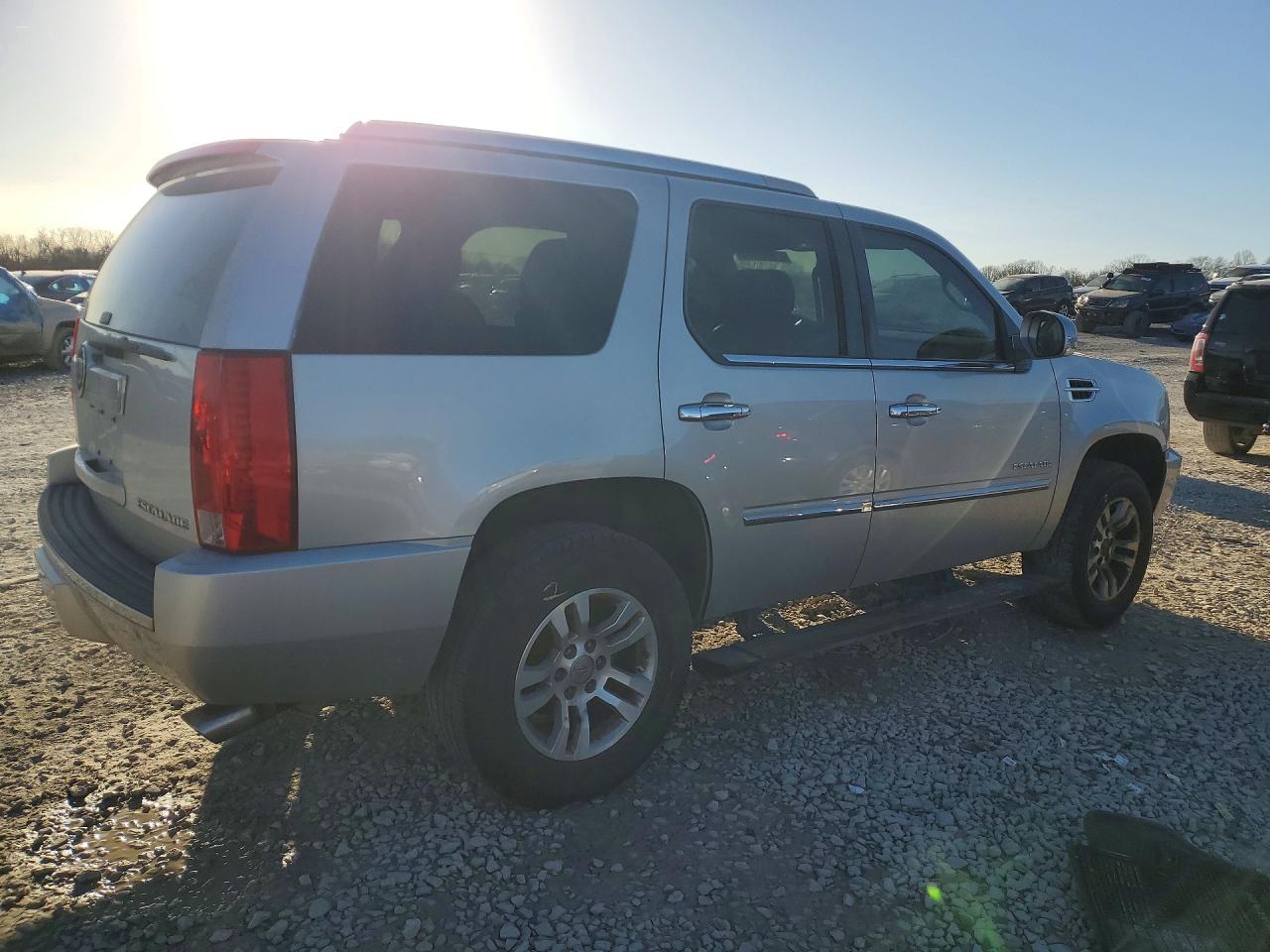 2011 CADILLAC ESCALADE PREMIUM photo 7