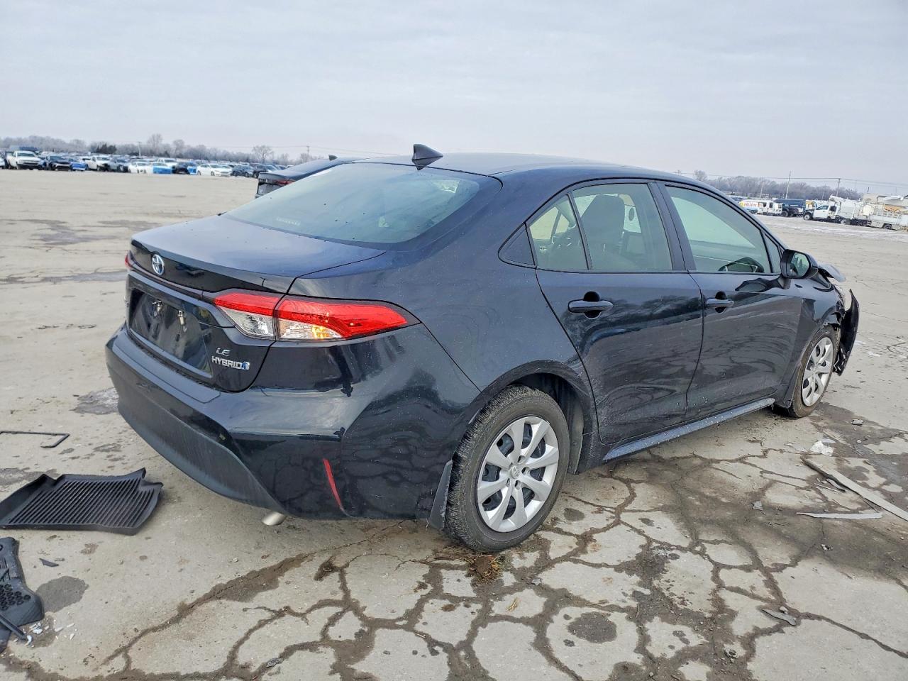 2023 TOYOTA COROLLA LE photo 3