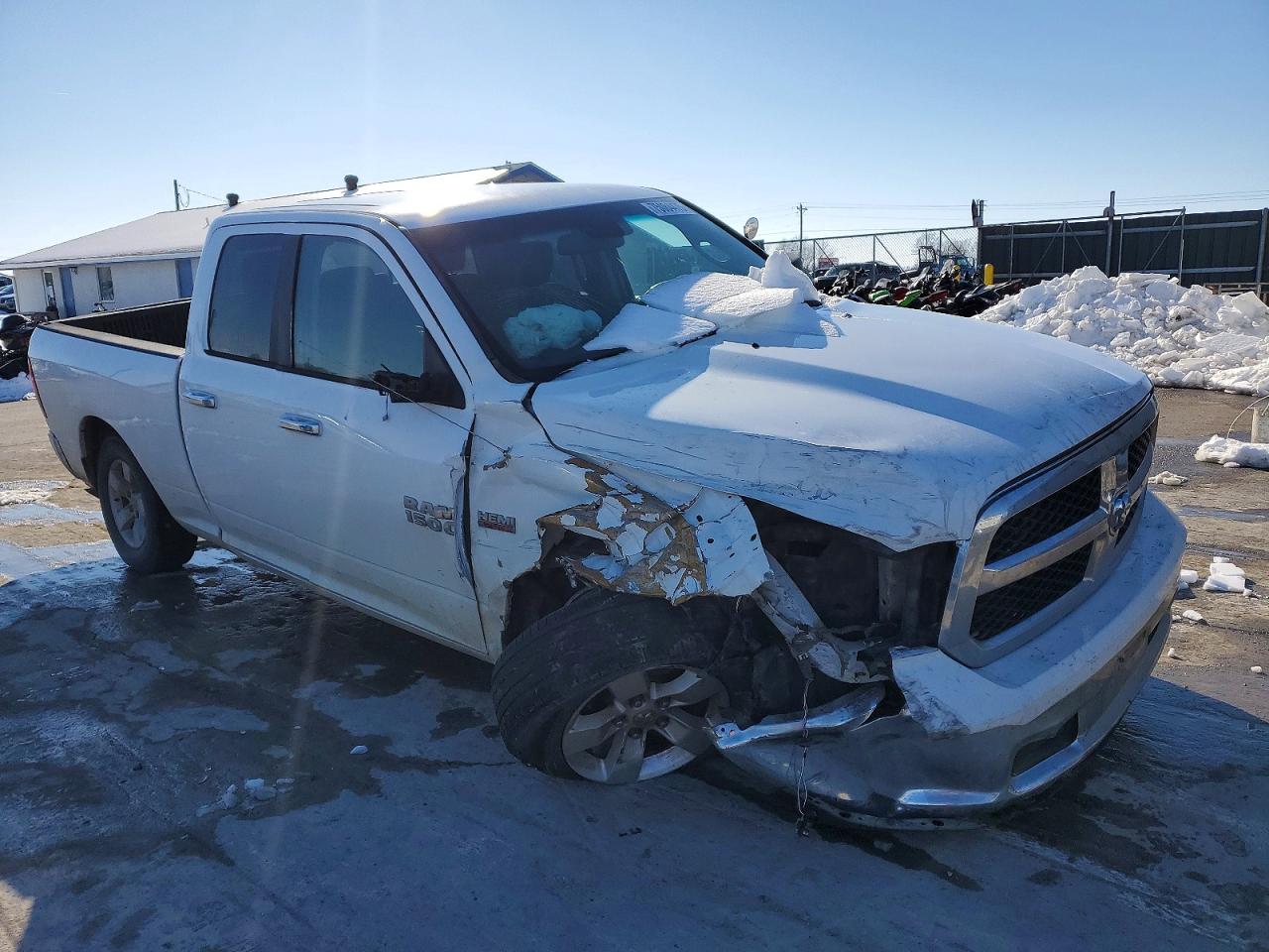 2016 RAM 1500 SLT photo 4