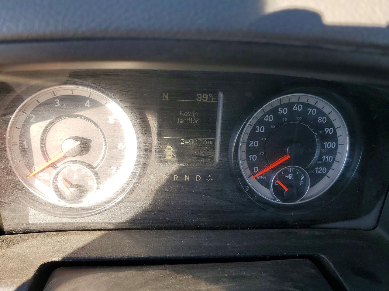 2016 RAM 1500 SLT photo 9