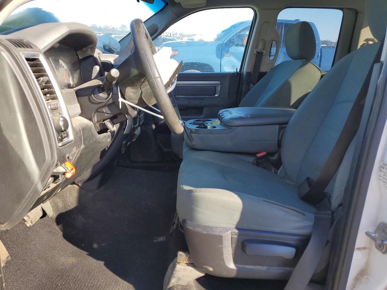 2016 RAM 1500 SLT photo 7