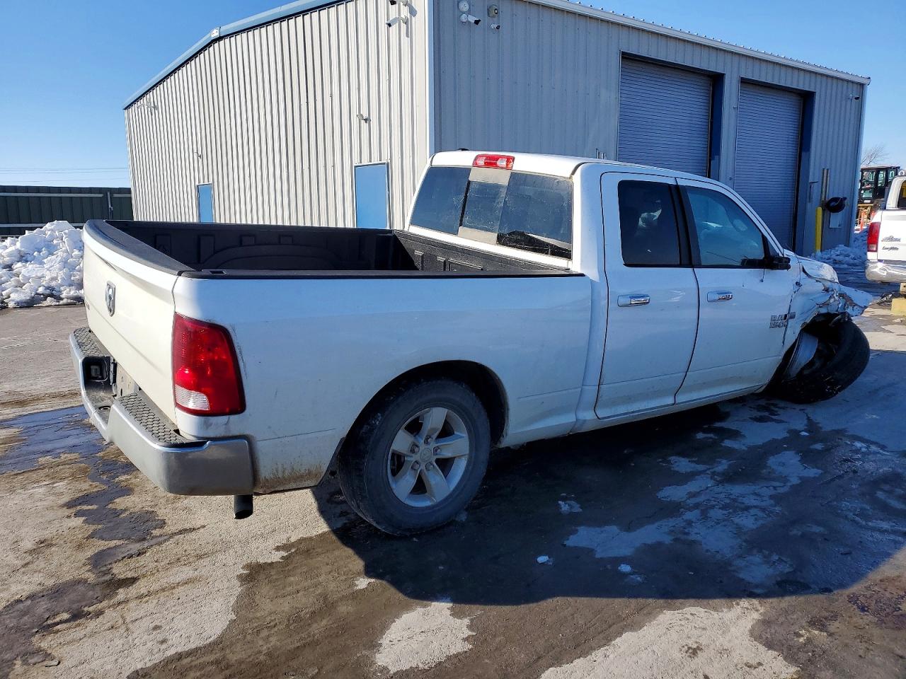 2016 RAM 1500 SLT photo 3