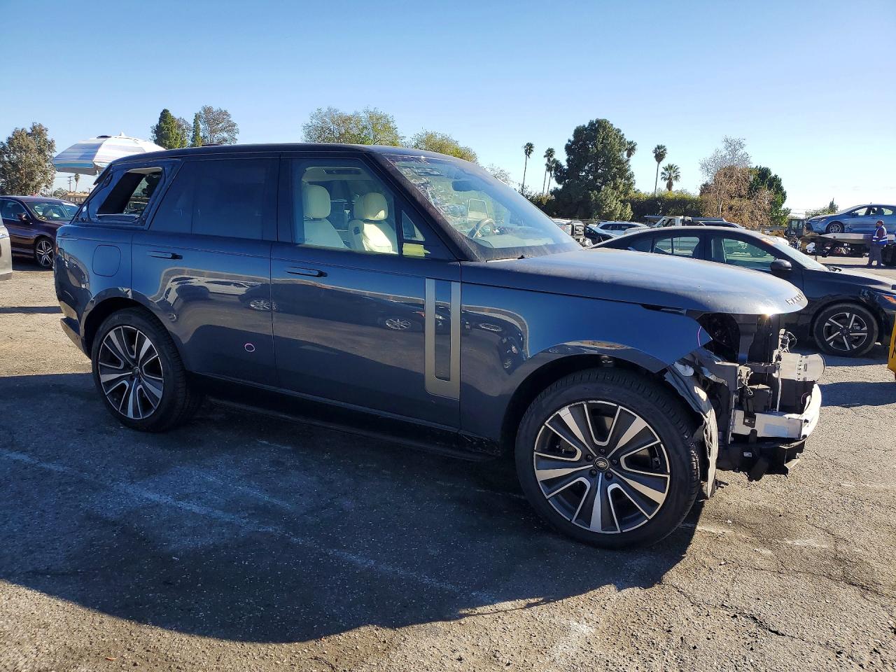 2025 LAND ROVER RANGE ROVER SE photo 4