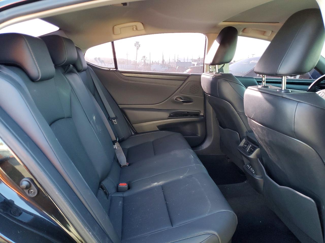 2024 LEXUS ES 300H BASE photo 10