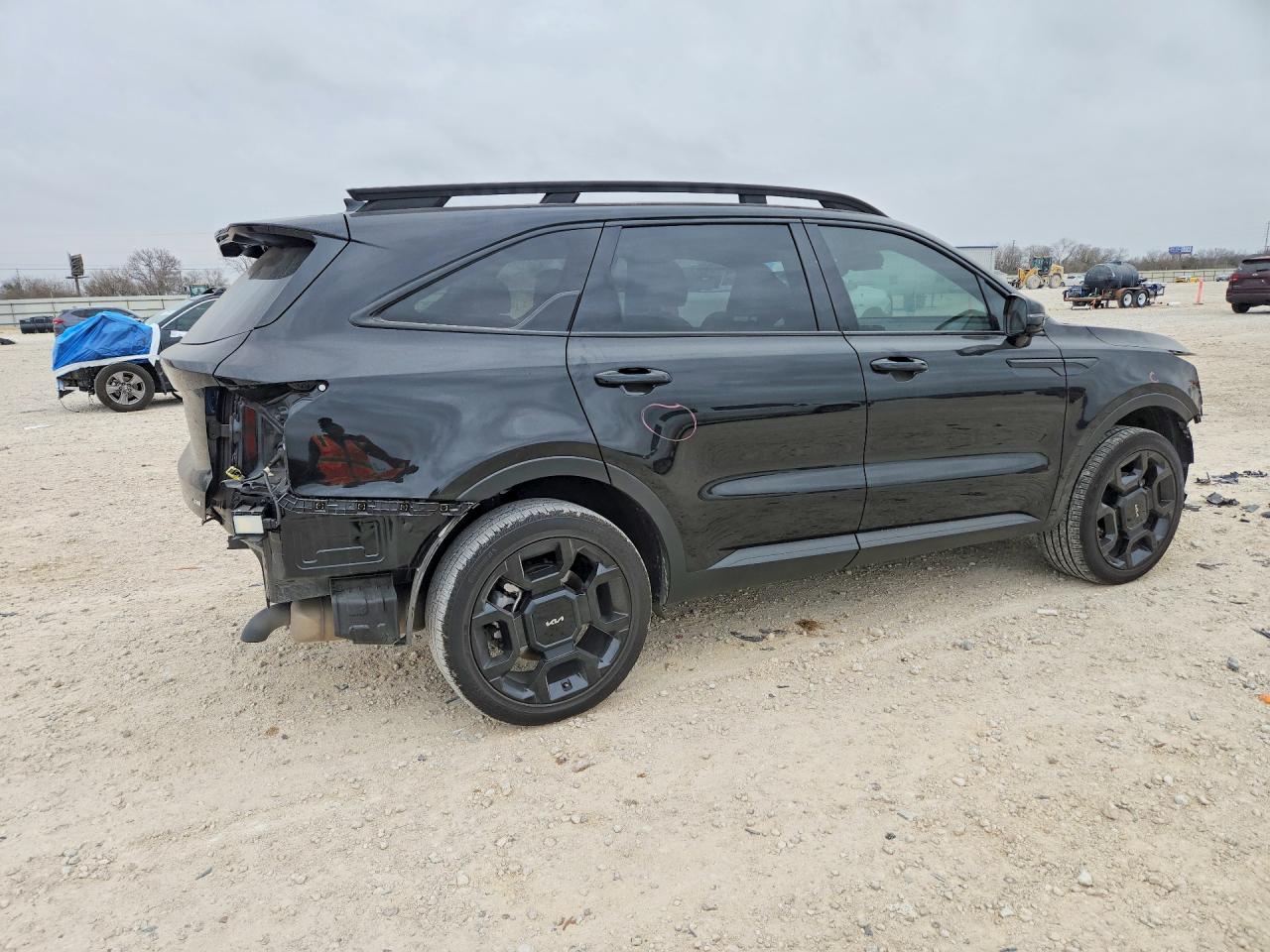 2024 KIA SORENTO photo 3