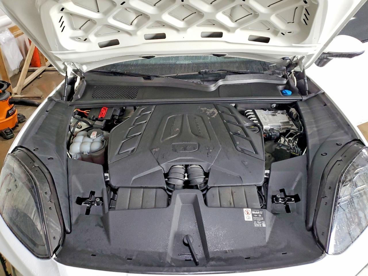 2025 PORSCHE CAYENNE GTS photo 12