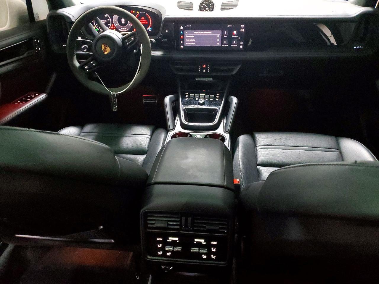2025 PORSCHE CAYENNE GTS photo 8