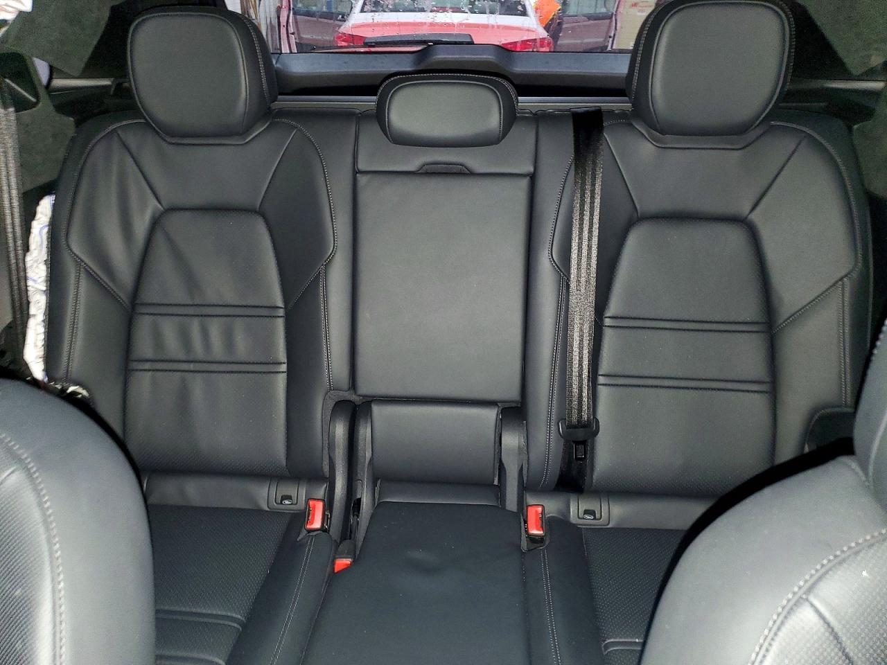2025 PORSCHE CAYENNE GTS photo 10