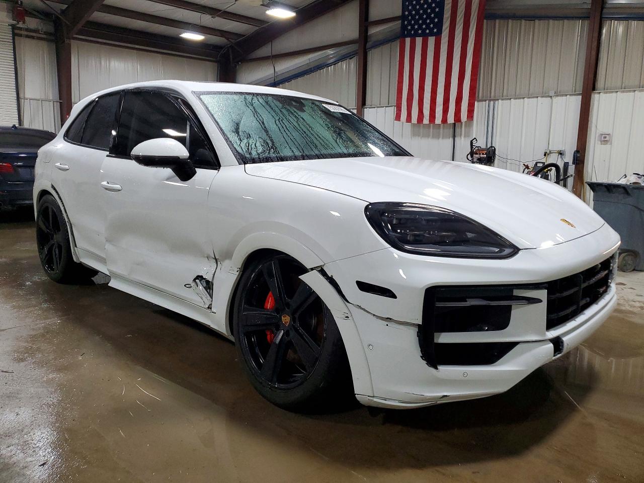 2025 PORSCHE CAYENNE GTS photo 4