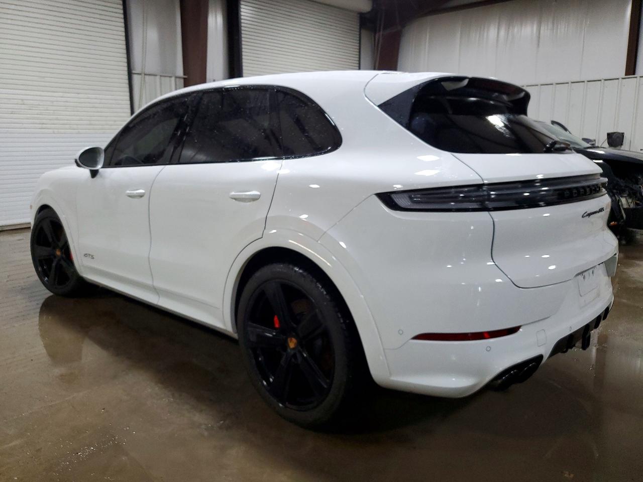 2025 PORSCHE CAYENNE GTS photo 2