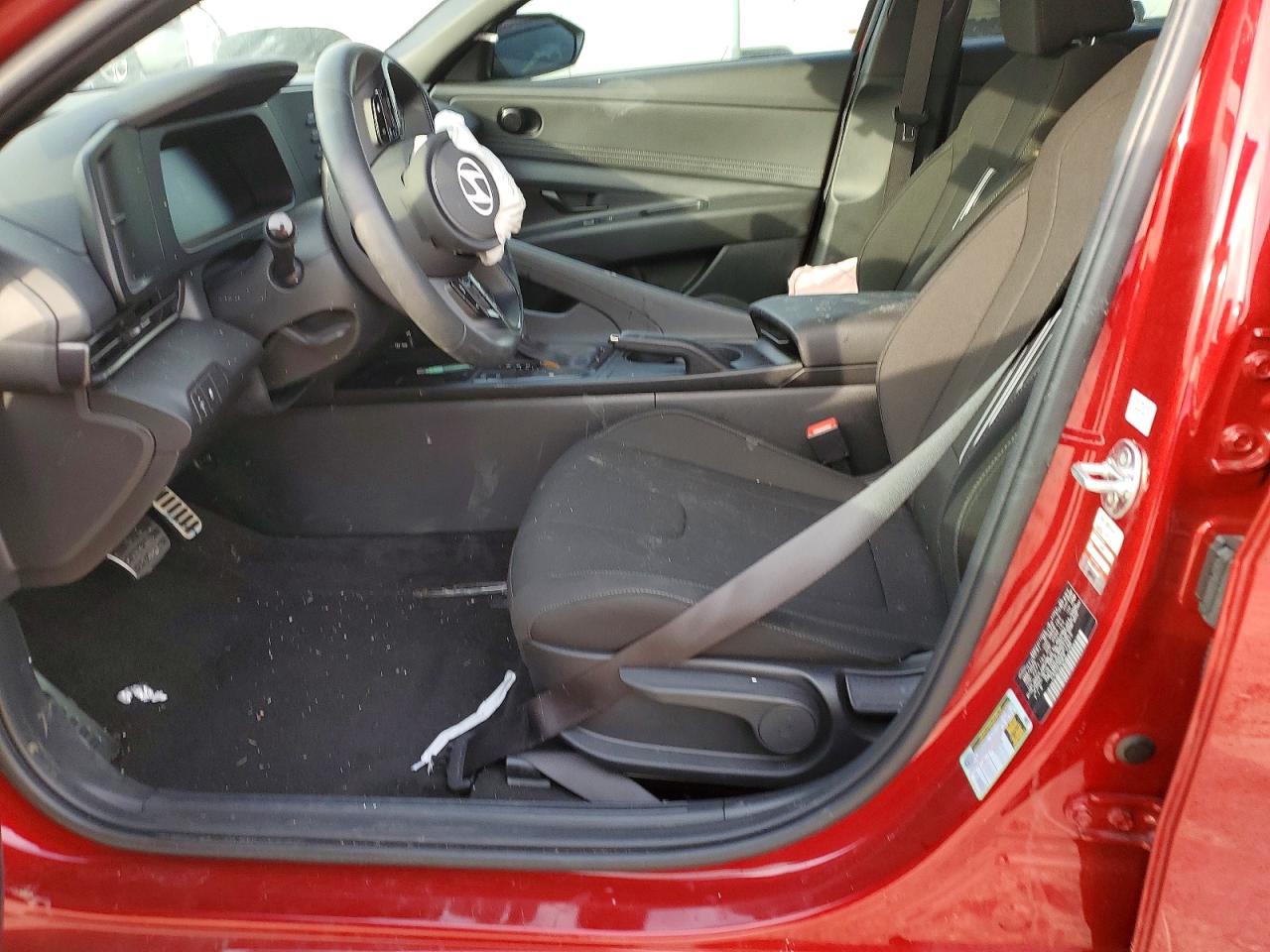 2025 HYUNDAI ELANTRA SEL SPORT photo 13
