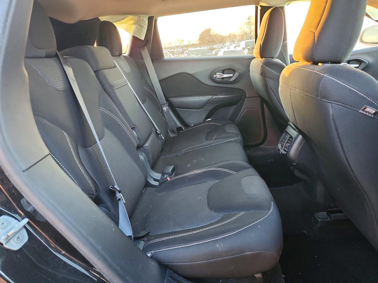 2015 JEEP CHEROKEE LATITUDE photo 21
