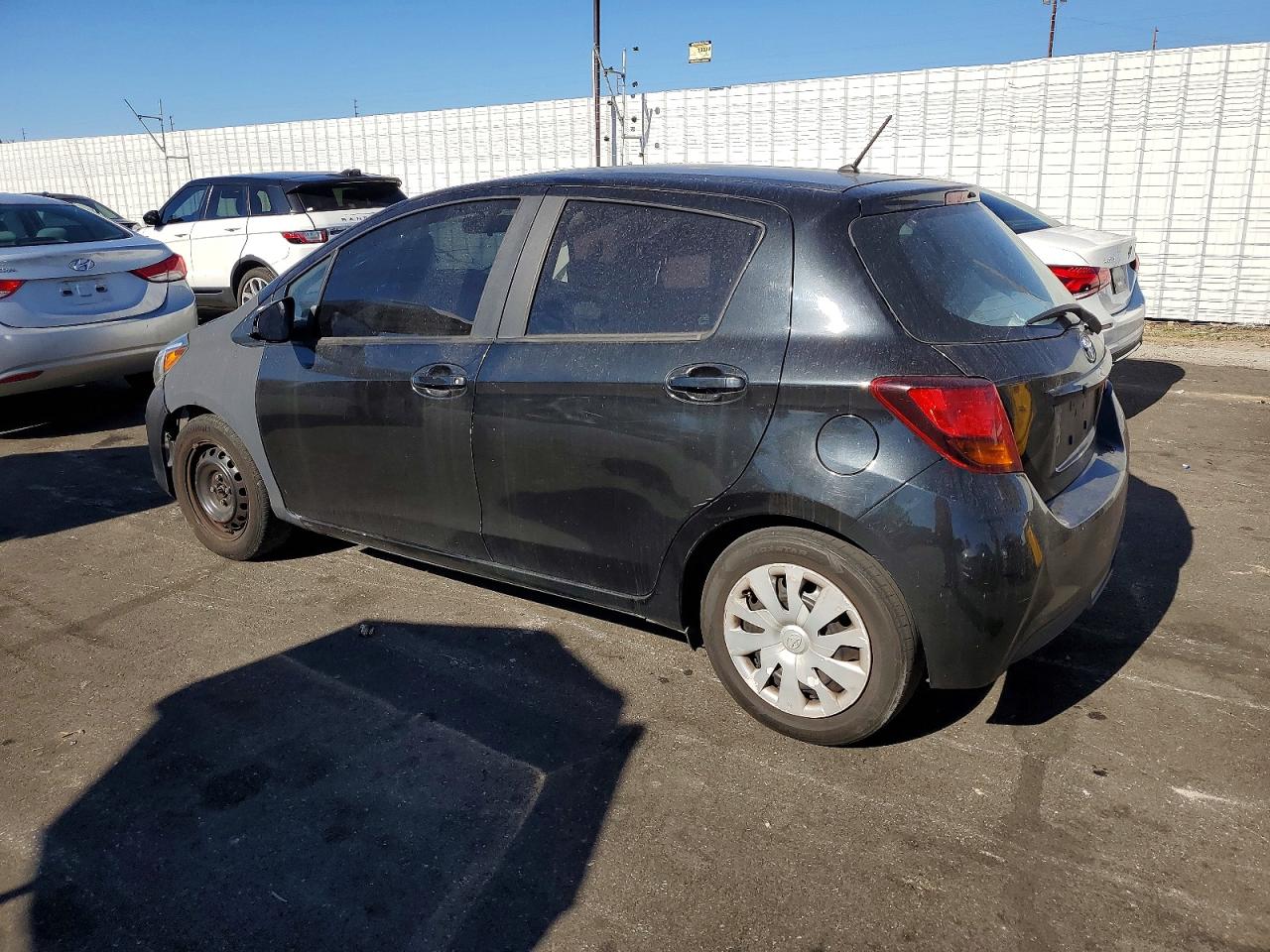2015 TOYOTA YARIS photo 3