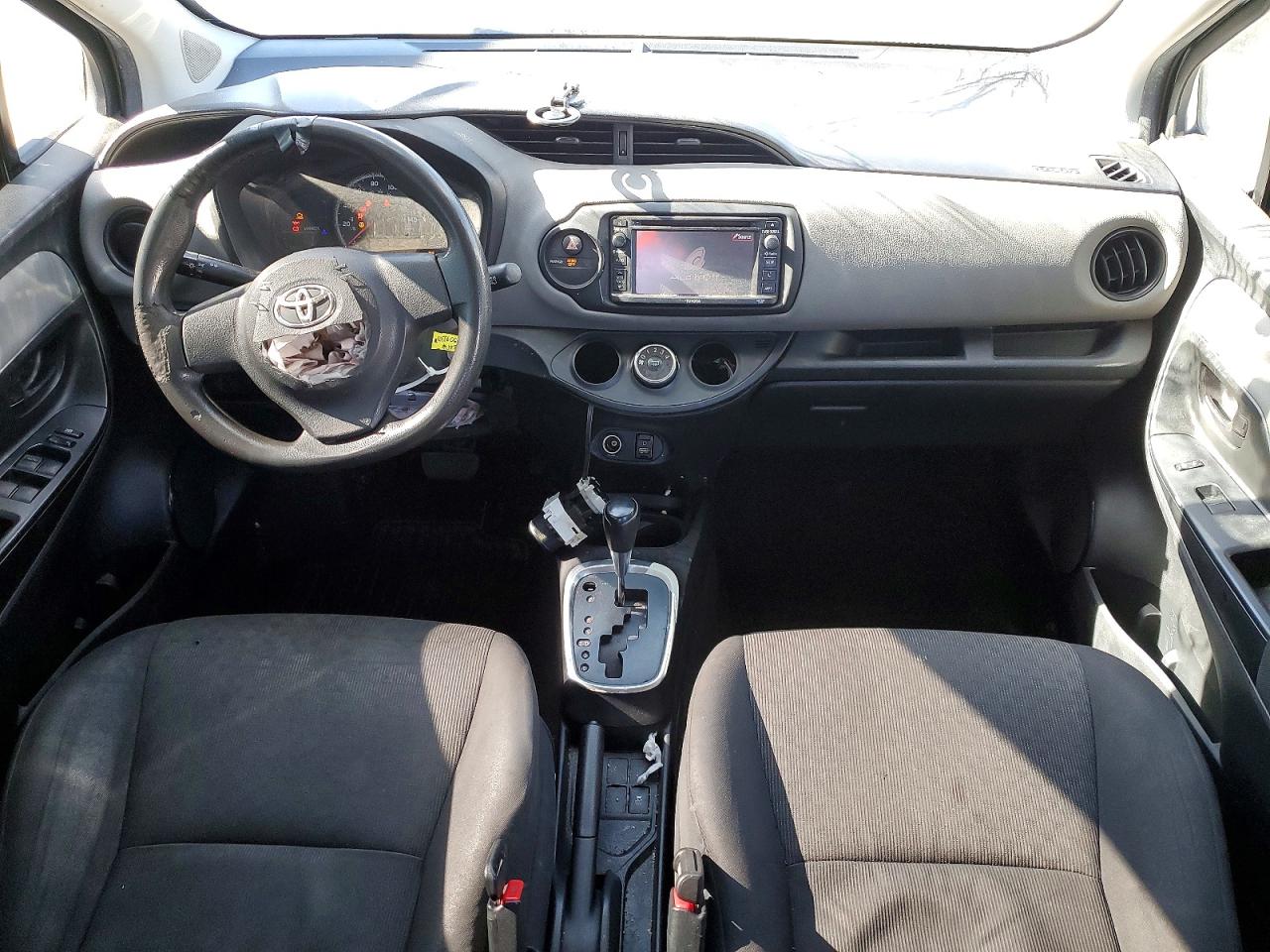 2015 TOYOTA YARIS photo 15