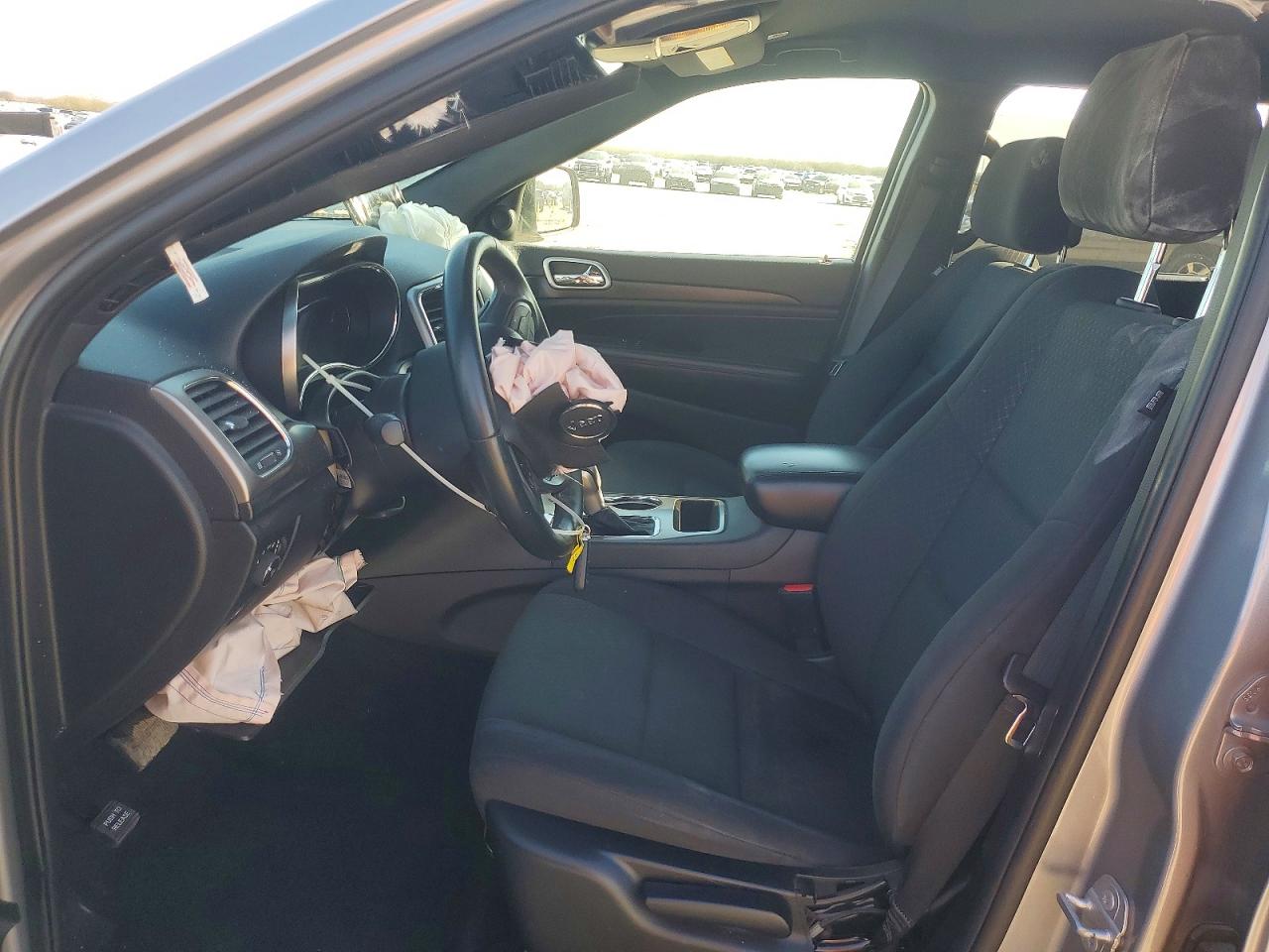 2018 JEEP GRAND CHEROKEE LAREDO photo 13