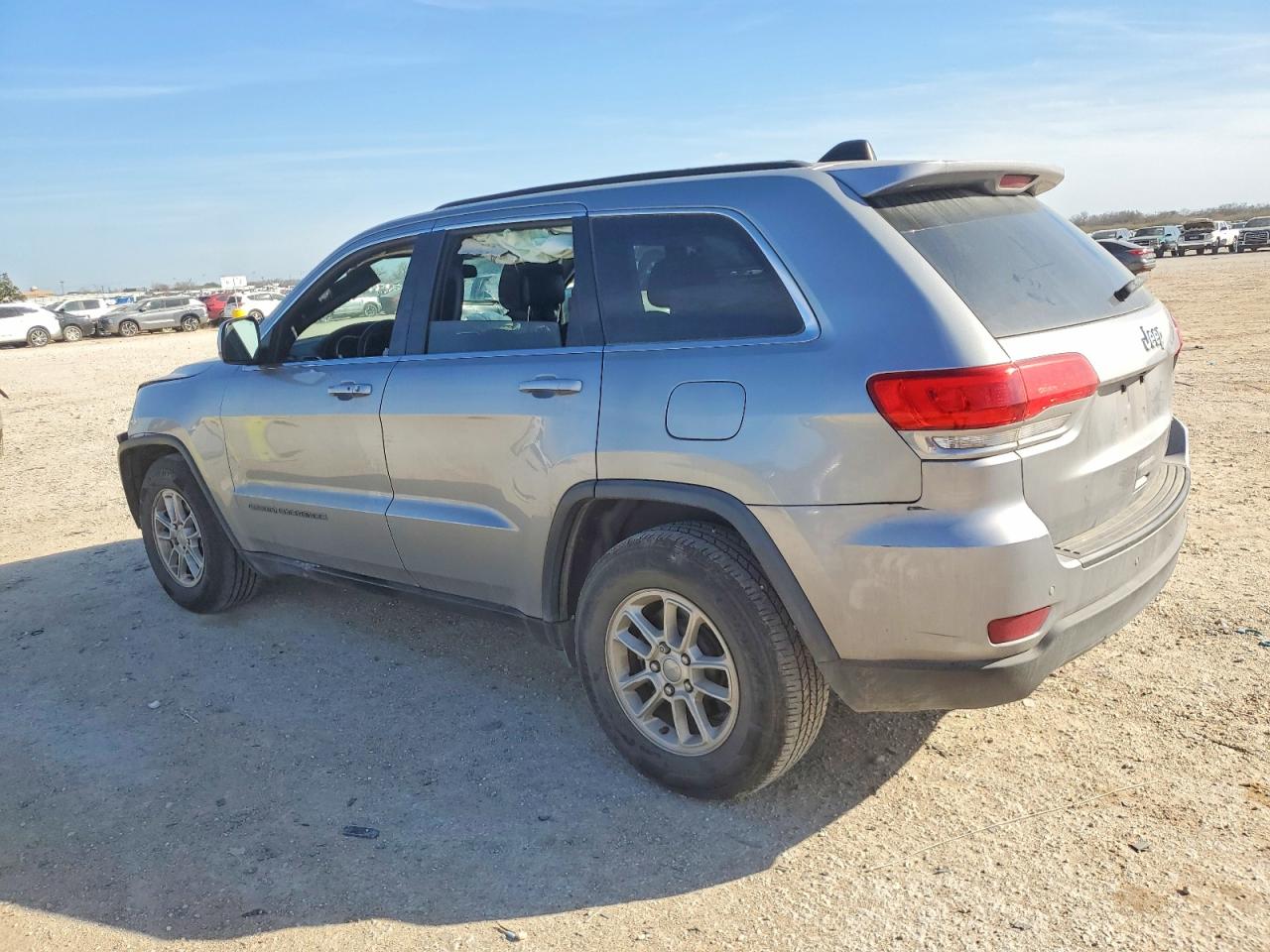 2018 JEEP GRAND CHEROKEE LAREDO photo 3