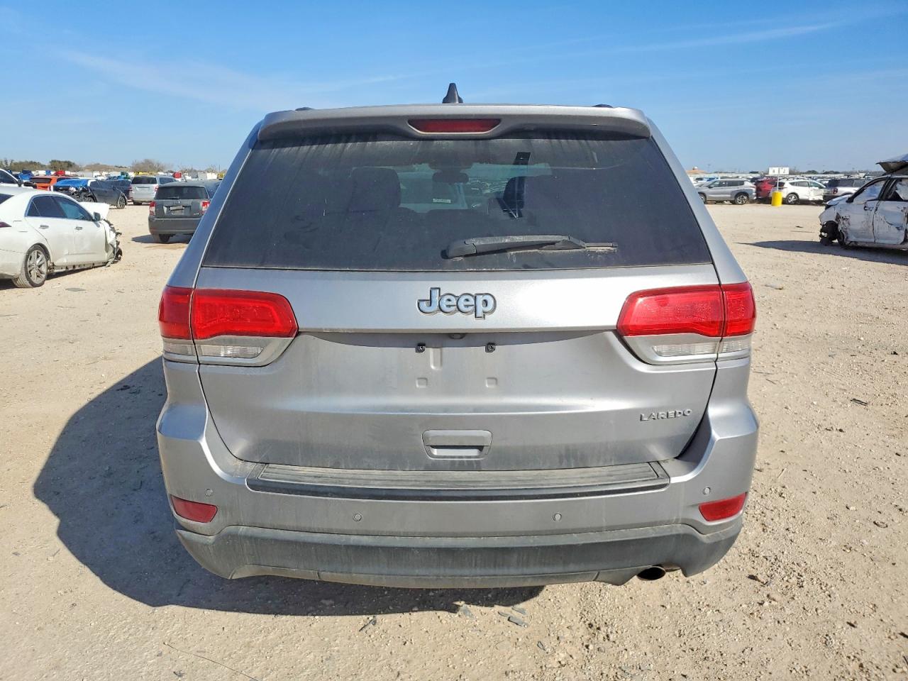 2018 JEEP GRAND CHEROKEE LAREDO photo 11
