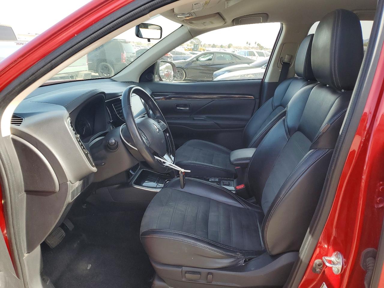 2019 MITSUBISHI OUTLANDER SE photo 13