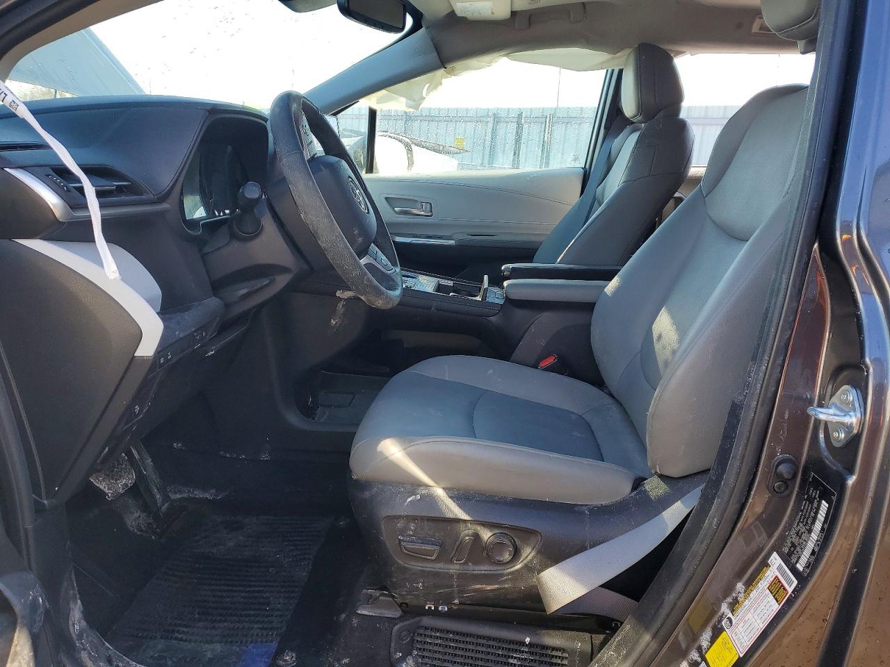 2025 TOYOTA SIENNA XLE 7-PASSENGER photo 7