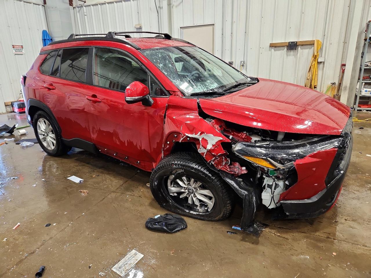2022 TOYOTA COROLLA CROSS LE photo 4