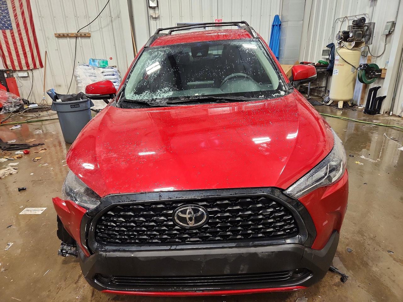 2022 TOYOTA COROLLA CROSS LE photo 5