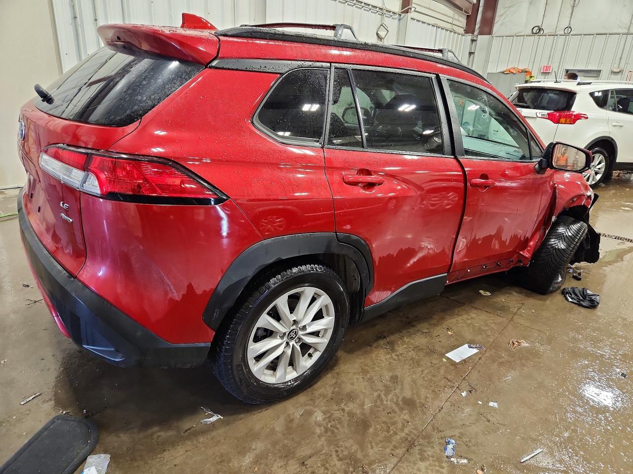 2022 TOYOTA COROLLA CROSS LE photo 3