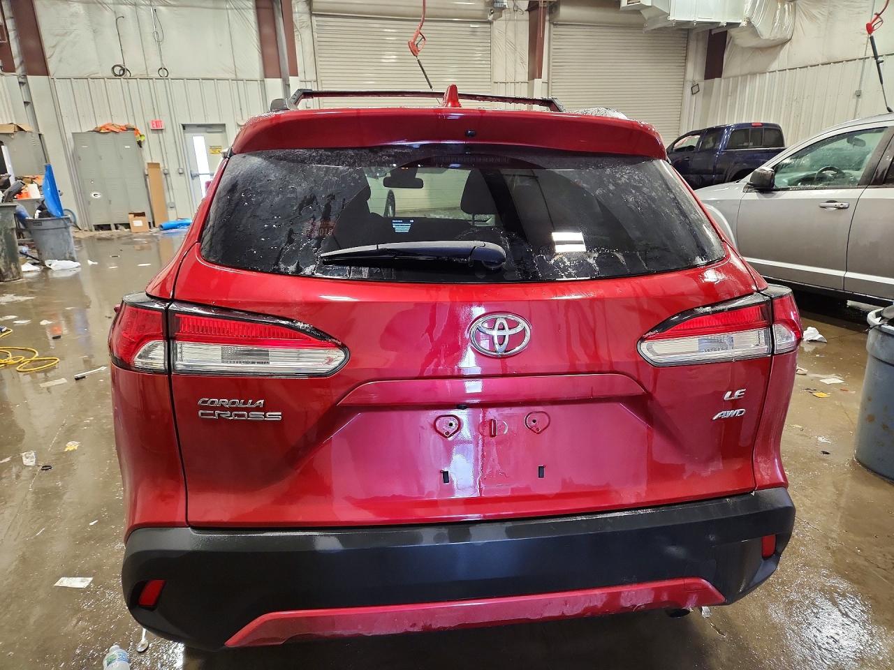2022 TOYOTA COROLLA CROSS LE photo 6