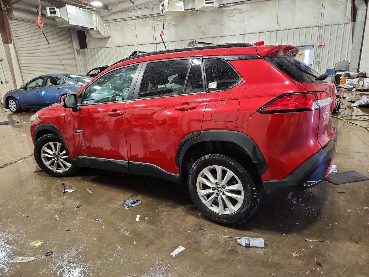 2022 TOYOTA COROLLA CROSS LE photo 2